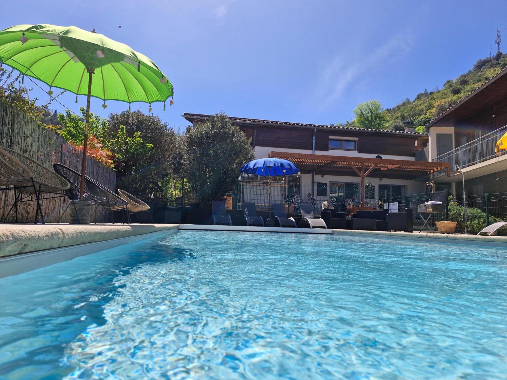 Hotel Le Vanseen Les Vans Exterior foto