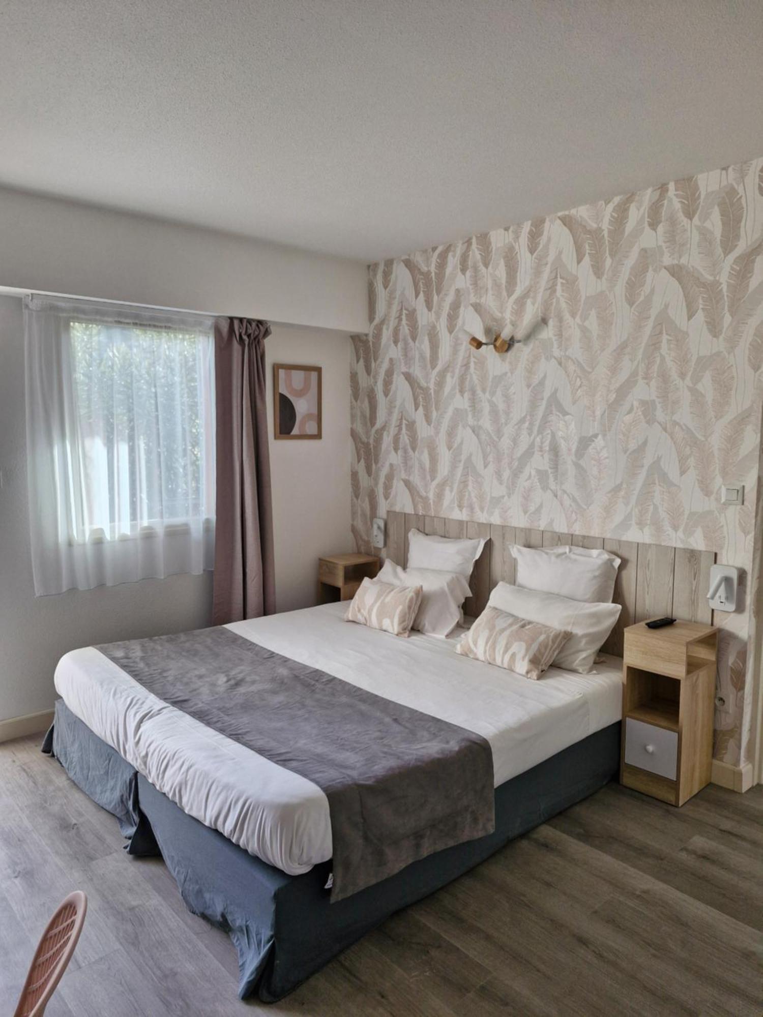 Hotel Le Vanseen Les Vans Exterior foto